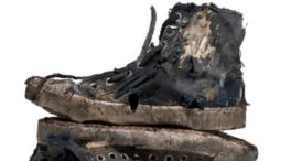 La moda de las zapatillas destrozadas a precios prohibitivos