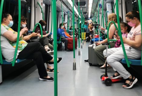 Encuesta | ¿Debería dejar de ser ya obligatorio llevar mascarilla en el transporte público?