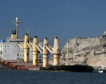 Gibraltar acusa al capitán del barco encallado de desobedecer las instrucciones de detenerse