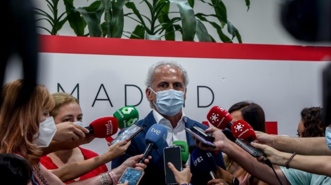 Madrid insiste en que «no tiene sentido» mantener las mascarilla en el transporte público