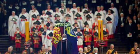 Abre la capilla ardiente de Isabel II en Westminster con colas de hasta 30 horas