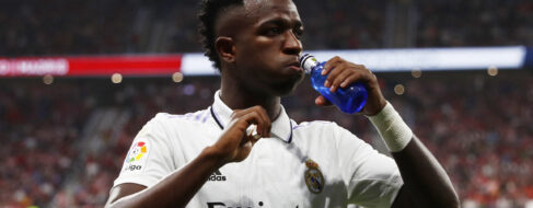 El Congreso rechaza los insultos a Vinicius y exige a clubes que combatan el racismo