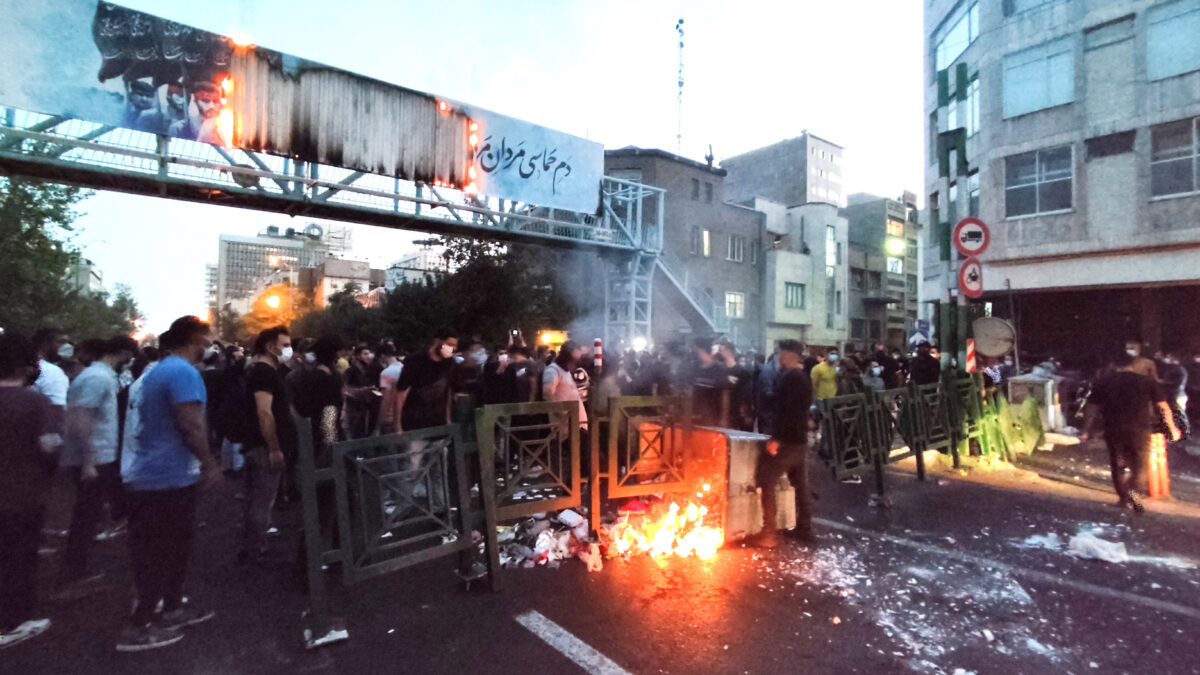 Los iraníes se rebelan contra los abusos de poder en unas protestas cada vez más violentas