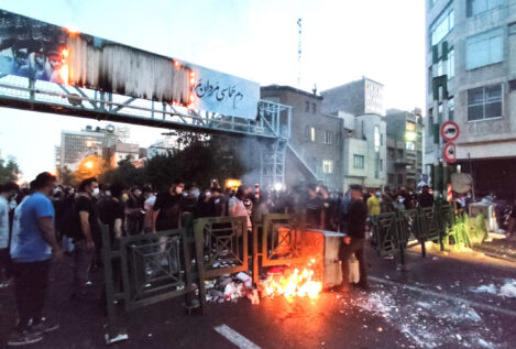 Los iraníes se rebelan contra los abusos de poder en unas protestas cada vez más violentas