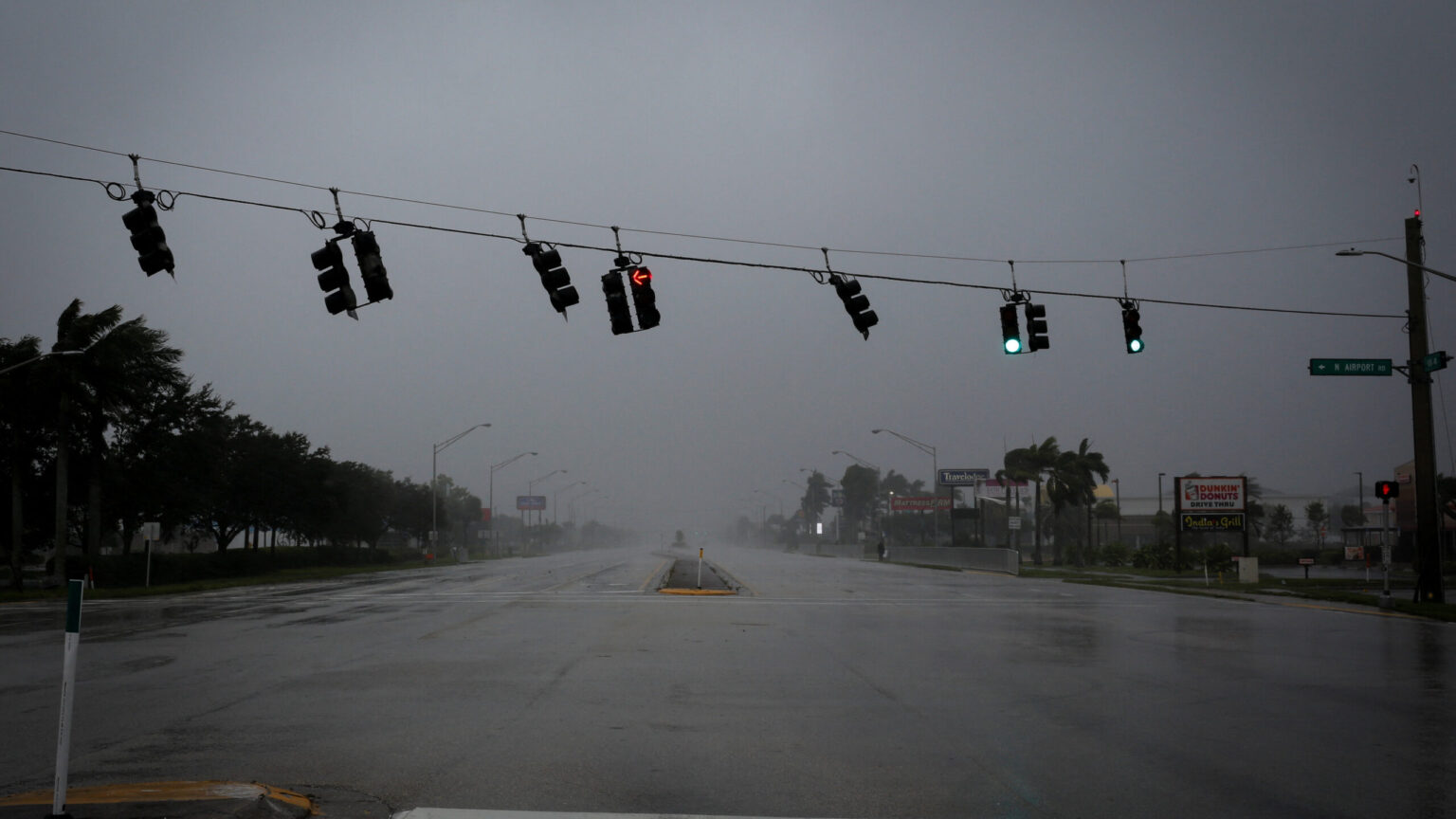 El huracán ‘Ian’ toca tierra en Florida con vientos de 240 km/h