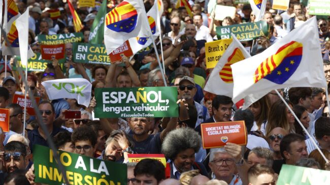 El constitucionalismo marcha en Barcelona para defender el castellano en las aulas, con ausencia de Feijóo