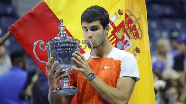 (VÍDEO) Alcaraz ya es historia: nº1 del tenis más joven tras levantar su primer Grand Slam
