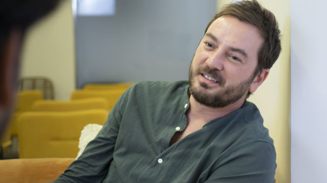 Jorge Bustos: «Hacer sátira de Sánchez es una obligación ética y estética»