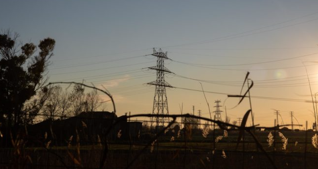 El precio de la luz sube un 25,9% este lunes y se sitúa en los 242,29 euros/MWh