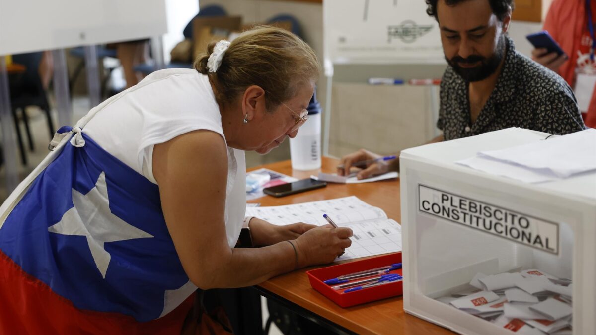 Chile vota este domingo su propuesta de nueva Constitución en medio de una gran incertidumbre sobre el resultado