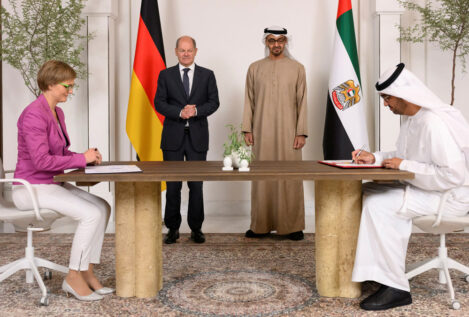 Emiratos Árabes suministrará gas y gasóleo a Alemania para sustituir el suministro ruso