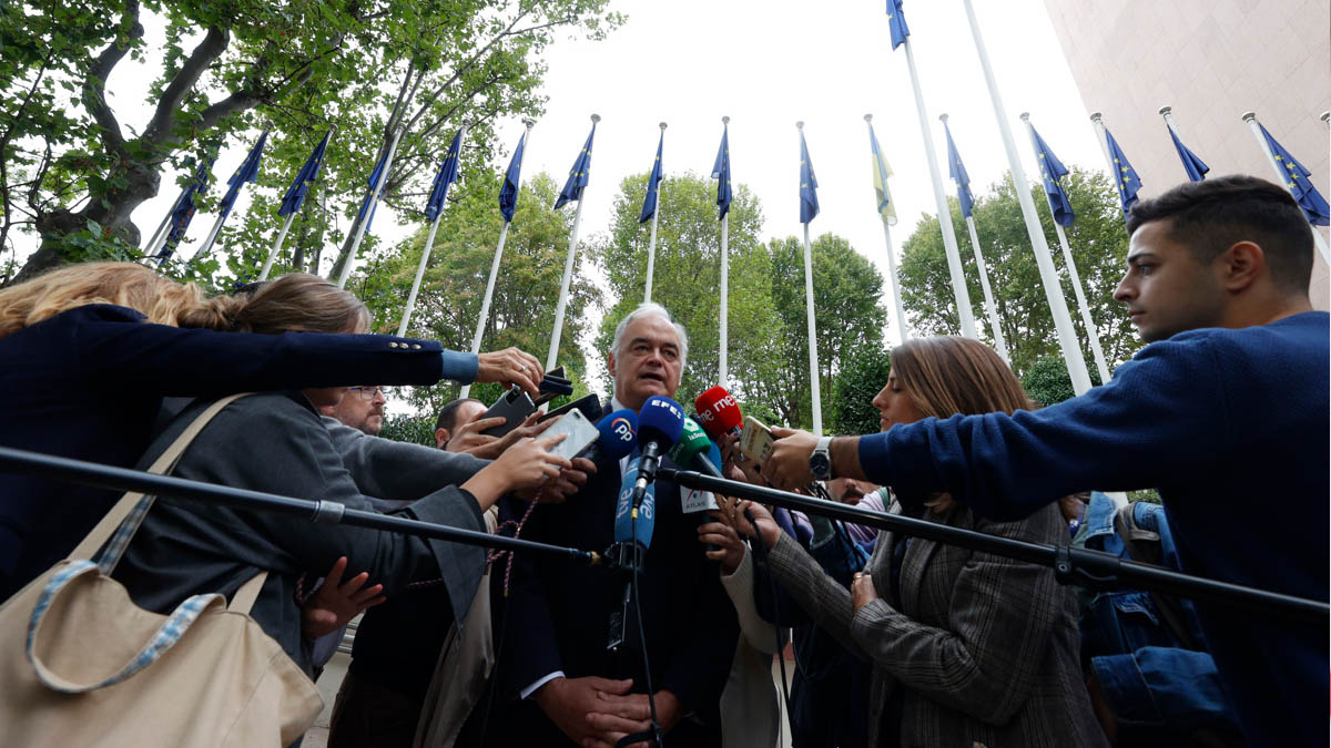 El PP plantea a Reynders negociar a la vez un nuevo CGPJ y la reforma del modelo