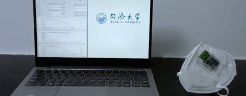 Esta mascarilla detecta la covid y la gripe en el aire circundante y avisa al usuario por el móvil