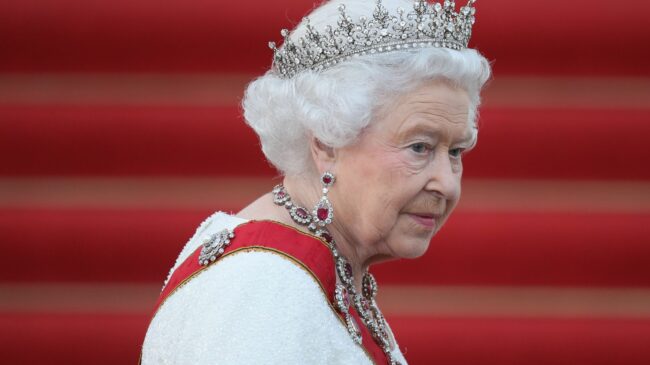 Sale a la luz la causa de la muerte de Isabel II: la vejez