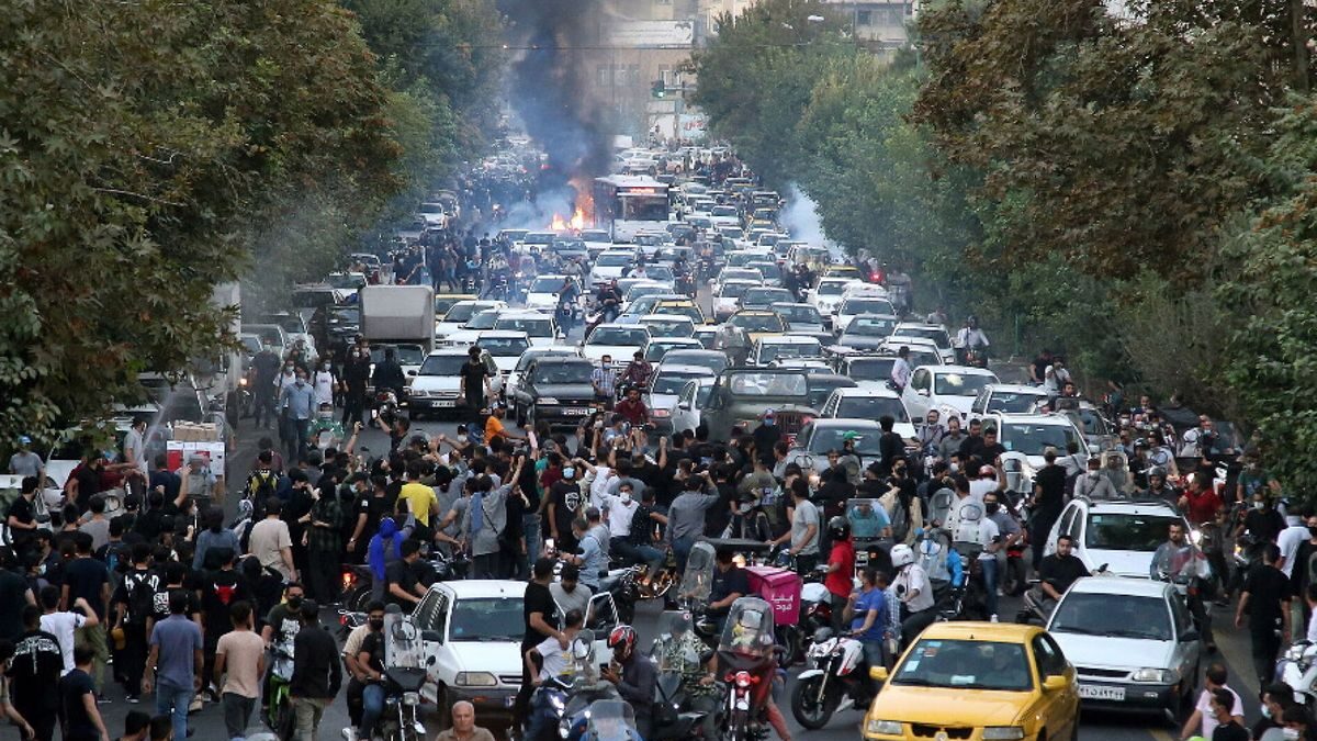Protestas sin descanso en Irán: aumenta a 26 el número de muertos entre manifestantes y policías