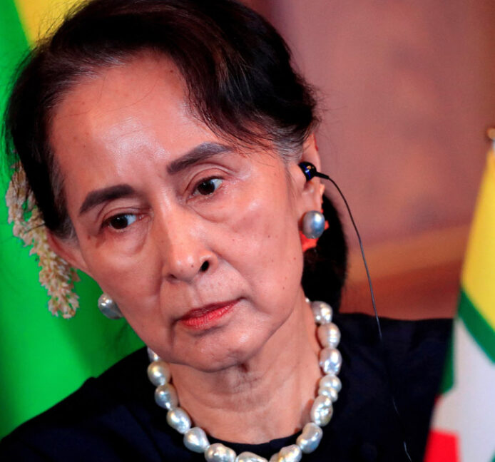 La líder civil birmana Aung San Suu Kyi, condenada a tres años más de cárcel