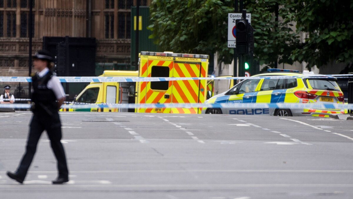 Apuñalados dos policías en el centro de Londres