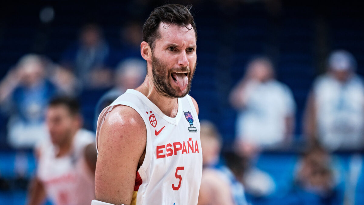 (VÍDEO) El ‘punch’ interior de Willy Hernangómez y un último cuarto magistral de Rudy llevan a España a semifinales del Eurobasket