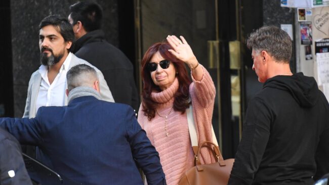 Tensiones en la investigación del supuesto atentado a Cristina Fernández: la oposición duda mientras la defensa habla de "intento de feminicidio"