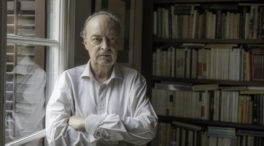 Enrique Vila-Matas: «Me gusta hablar de literatura como se charla de fútbol»