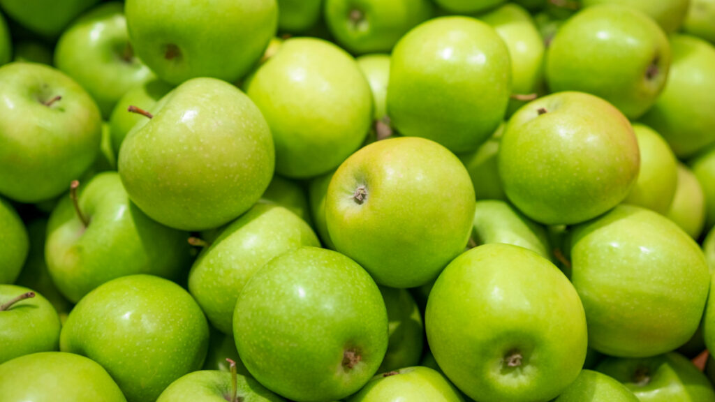 Varias manzanas verdes, útiles para una dieta DASH