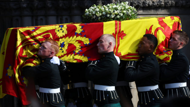 El funeral de la reina Isabel II en Escocia, en imágenes