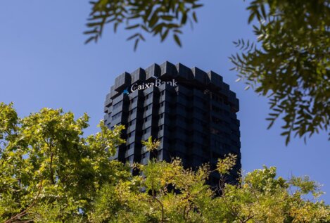 Caixabank invierte otros 25,7 millones en su recompra y alcanza el 67,5% del máximo