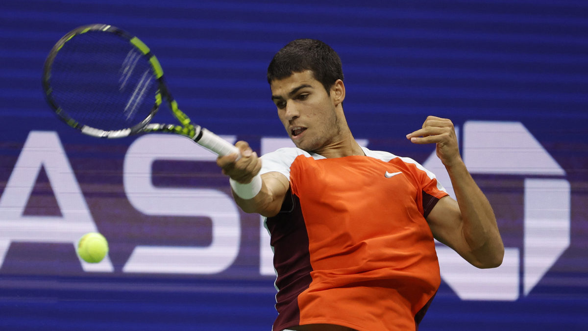 Alcaraz sobrevive a Cilic tras cuatro horas de partido y avanza a cuartos del US Open