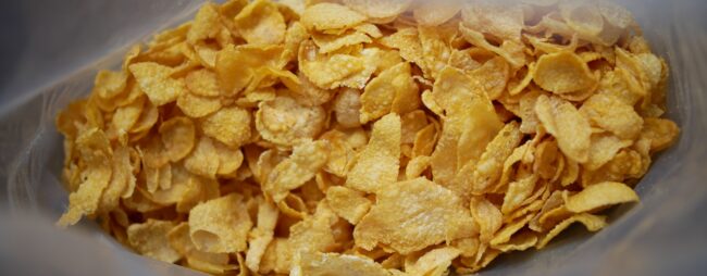 Los 12 alimentos ideales para picar por la noche (si estamos tratando de adelgazar)