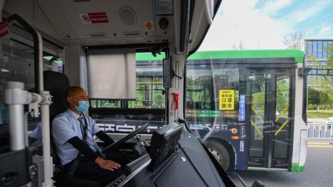 Los conductores de autobús de Pekín llevarán pulseras que monitorizarán sus emociones