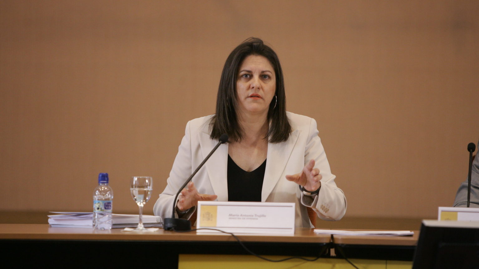 La Asamblea de Melilla declara «persona non grata» a la exministra Trujillo