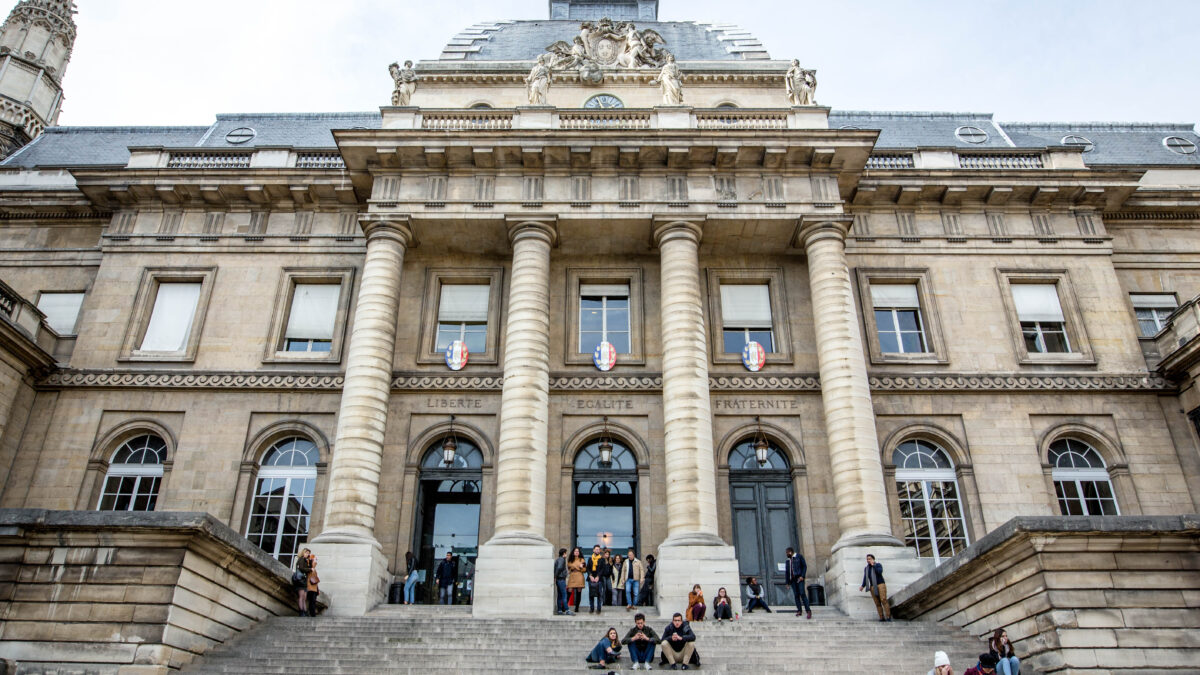 Francia concede la libertad condicional a dos etarras encarcelados hace 32 años