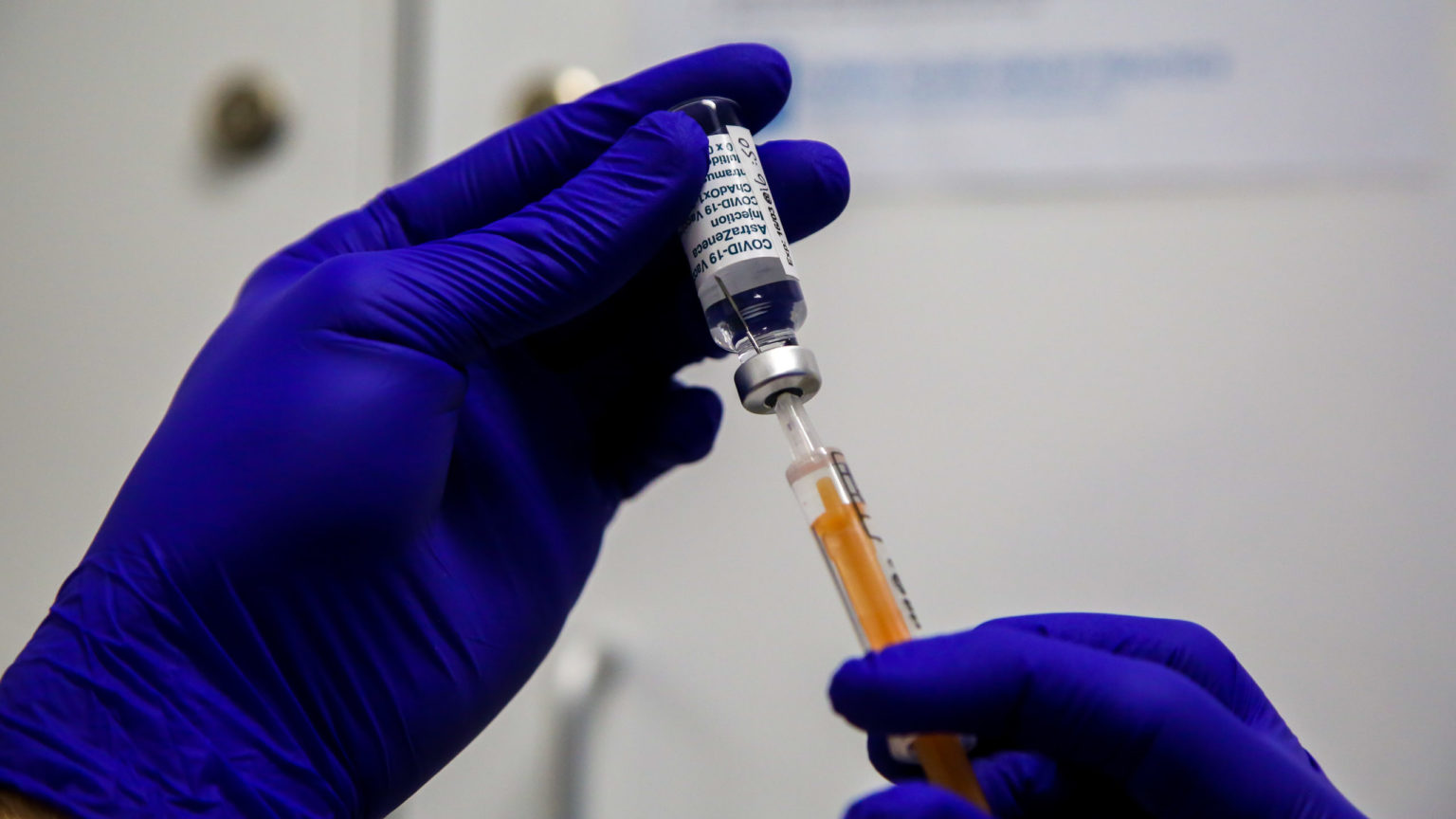 La EMA autoriza las vacunas adaptadas de Moderna y Pfizer frente a variantes de la covid