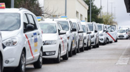 Los taxistas acusan al Ayuntamiento de Madrid de no tramitar sus denuncias contra los VTC