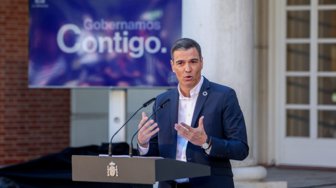 La productora de la serie sobre Pedro Sánchez no encuentra televisión que la quiera emitir