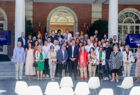 Varios cargos del PSOE, entre los invitados al acto propagandístico "con la gente" en La Moncloa