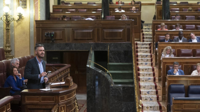 Sánchez 'coloca' al exportavoz del PSOE Felipe Sicilia como policía en el Constitucional