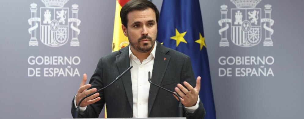 Alberto Garzón reparte 8,7 millones de euros entre ocho asociaciones de consumidores