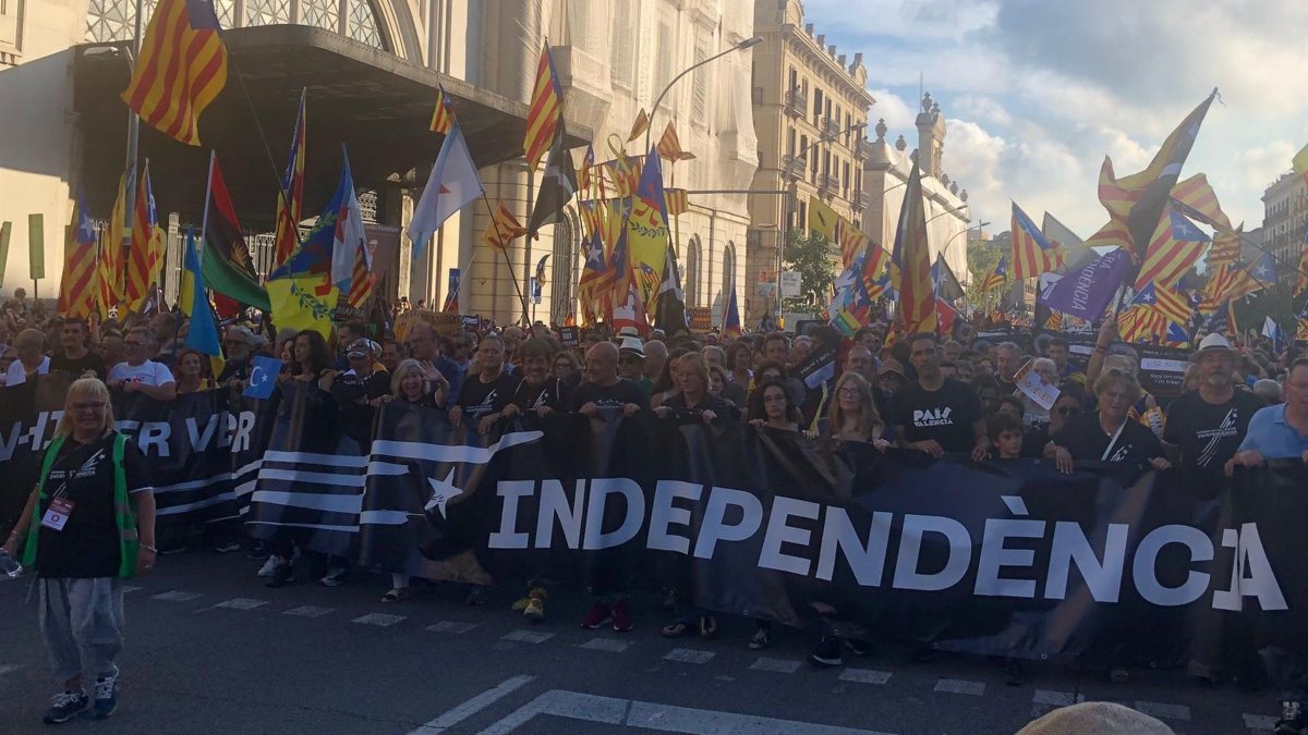 La manifestación de la ANC por la Diada termina entre cánticos de «Puigdemont presidente»