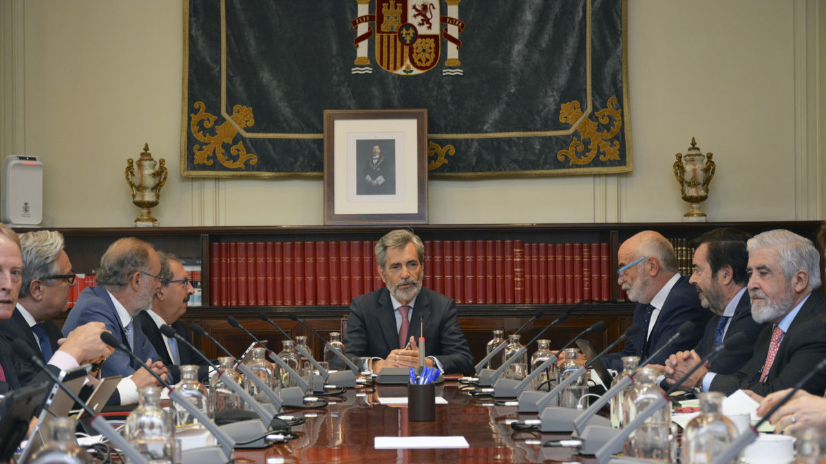 Cuatro exministros de Justicia urgen al CGPJ a cumplir la ley para renovar el Constitucional