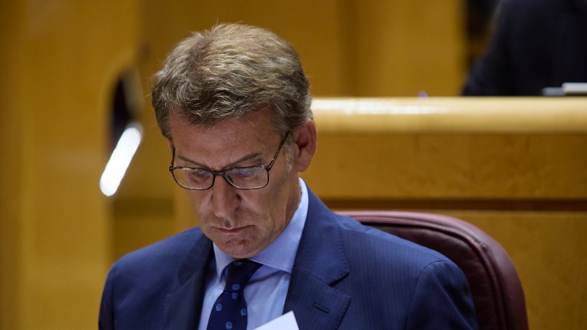 Feijóo defiende la presencia de Juan Carlos I en el funeral de Isabel II: «Es adecuado y lógico»