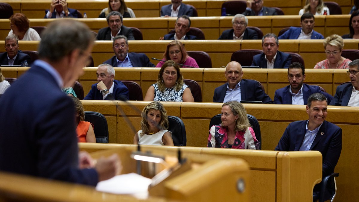 El CIS de Tezanos da la victoria a Sánchez ante Feijóo en su careo en el Senado