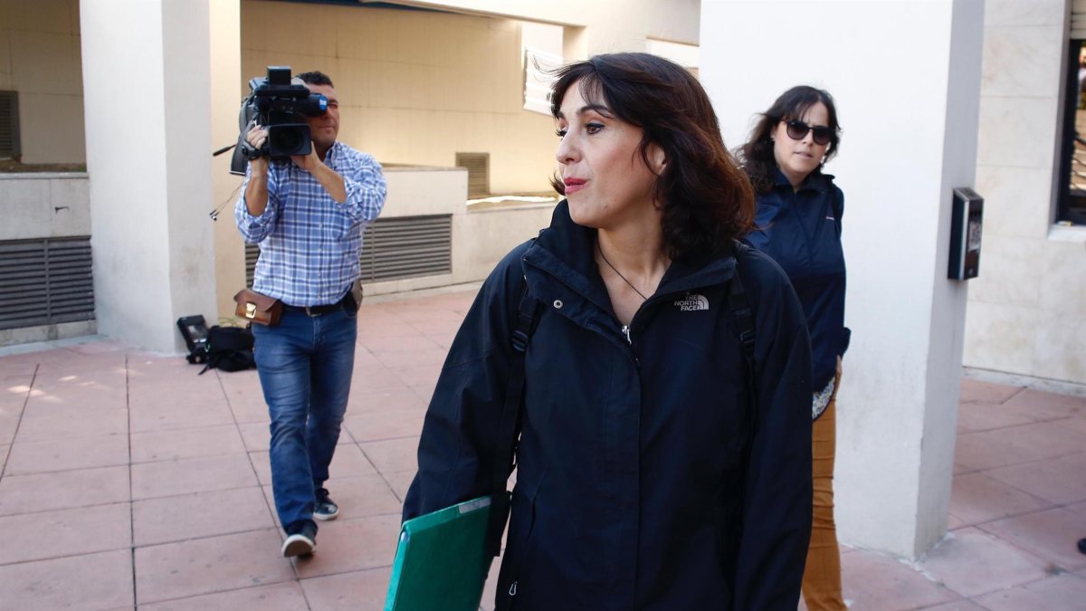 La Fiscalía pide multar a Juana Rivas por abuso de derecho tras su querella con un juez