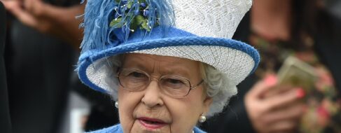 La ex jefa de comunicación de Isabel II afirma que la reina no estaba de acuerdo con el Brexit