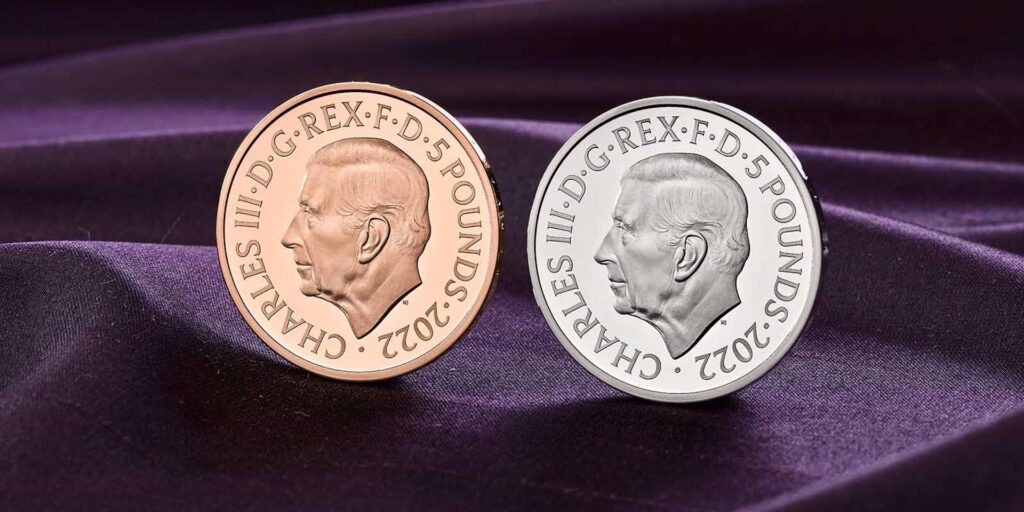 La nueva moneda, con Carlos III en ella. Foto: Reino Unida. 