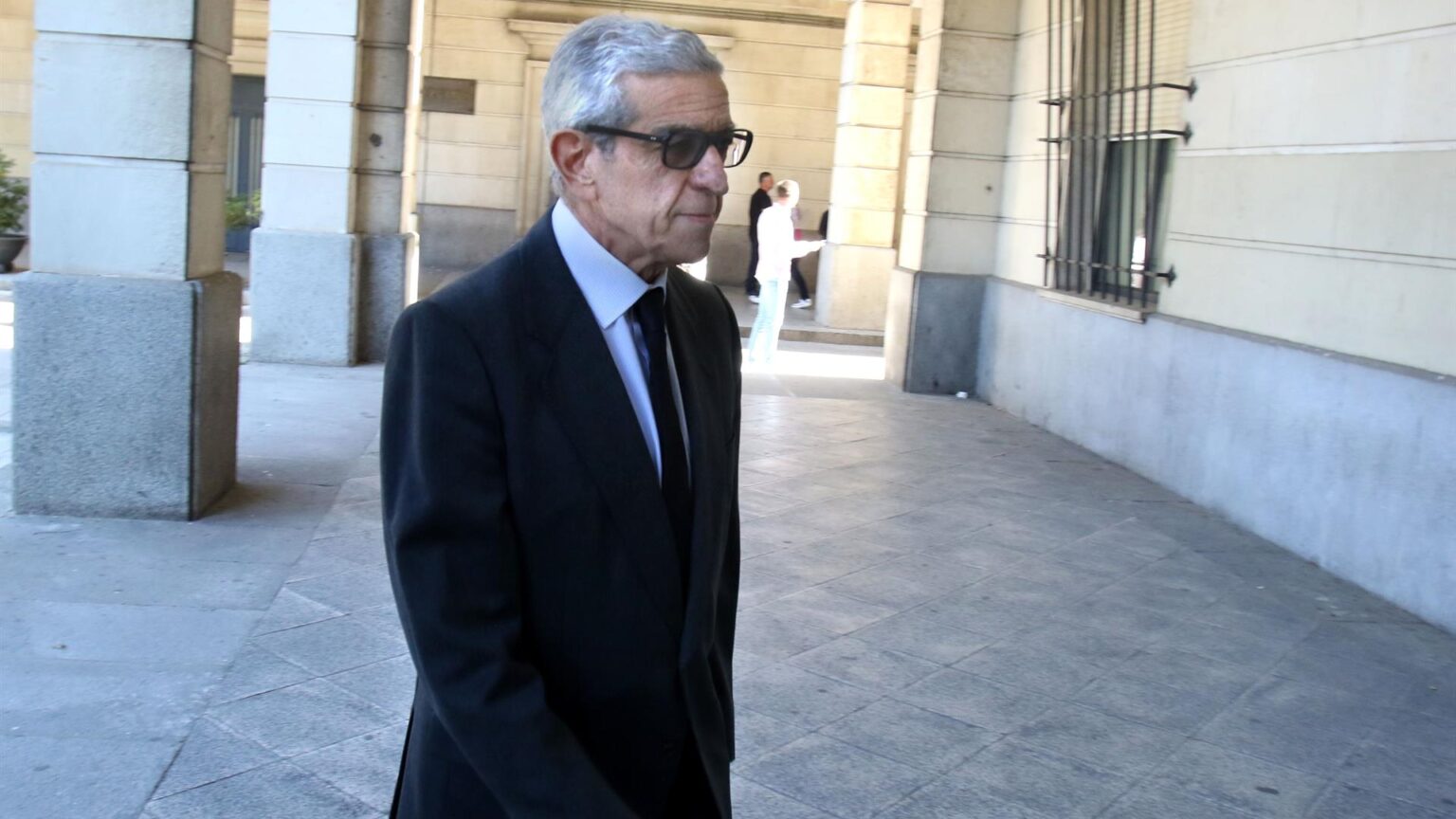 Braulio Medel renuncia «temporalmente» a la presidencia emérita de Unicaja Banco