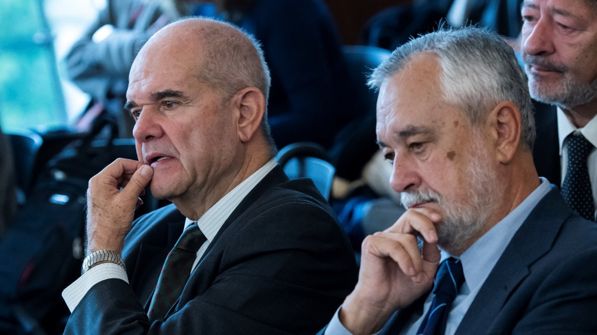Cuatro condenados por los ERE siguen la vía Griñán y solicitan el indulto al Gobierno