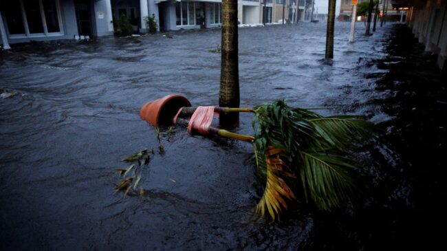 El huracán 'Ian' deja a dos millones de personas sin electricidad en Florida