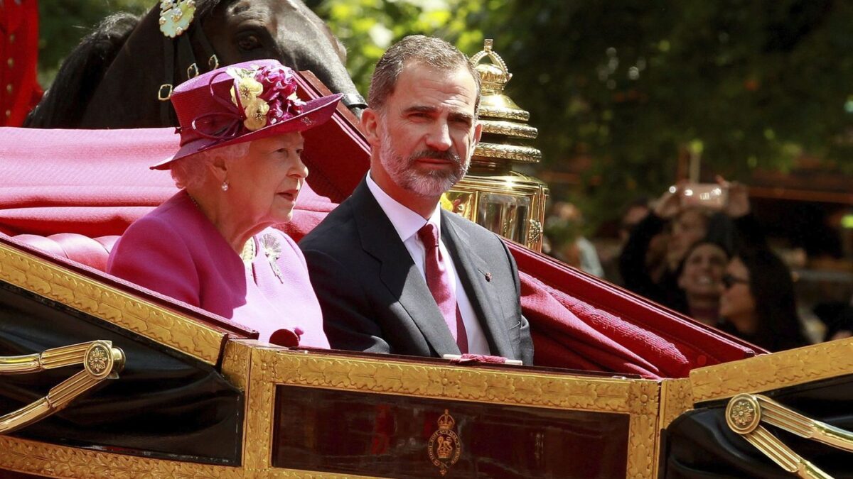 Isabel II y la familia real española: una relación muy estrecha tan solo enturbiada una vez por el contencioso de Gibraltar