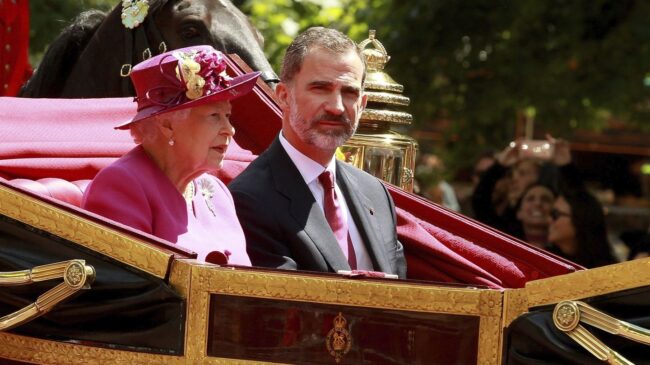 Isabel II y la familia real española: una relación muy estrecha tan solo enturbiada una vez por el contencioso de Gibraltar